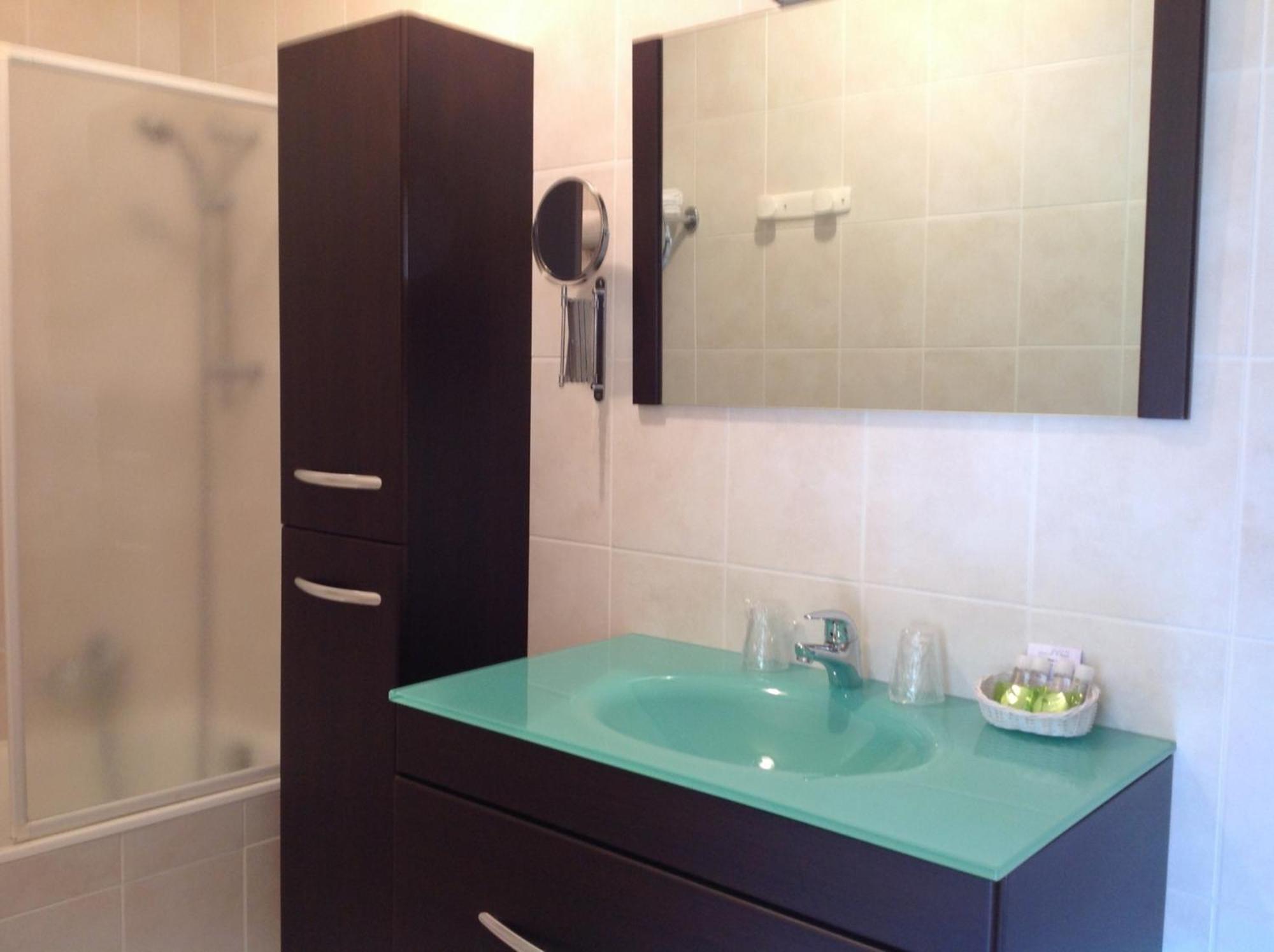 L'Oasis Hotel Evian-les-Bains Room photo